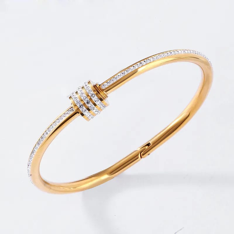 18K gold-plated stainless steel bangle bracelet with cubic zirconia paving.