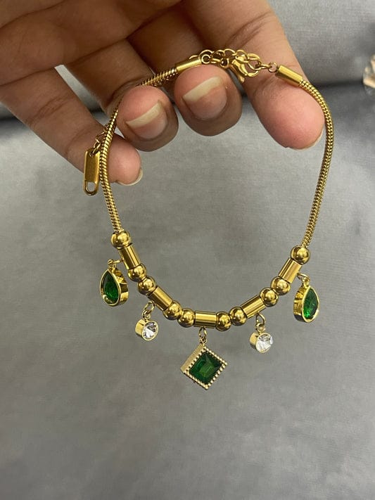 EMERALD CHARM CHAIN 18K BRACELET