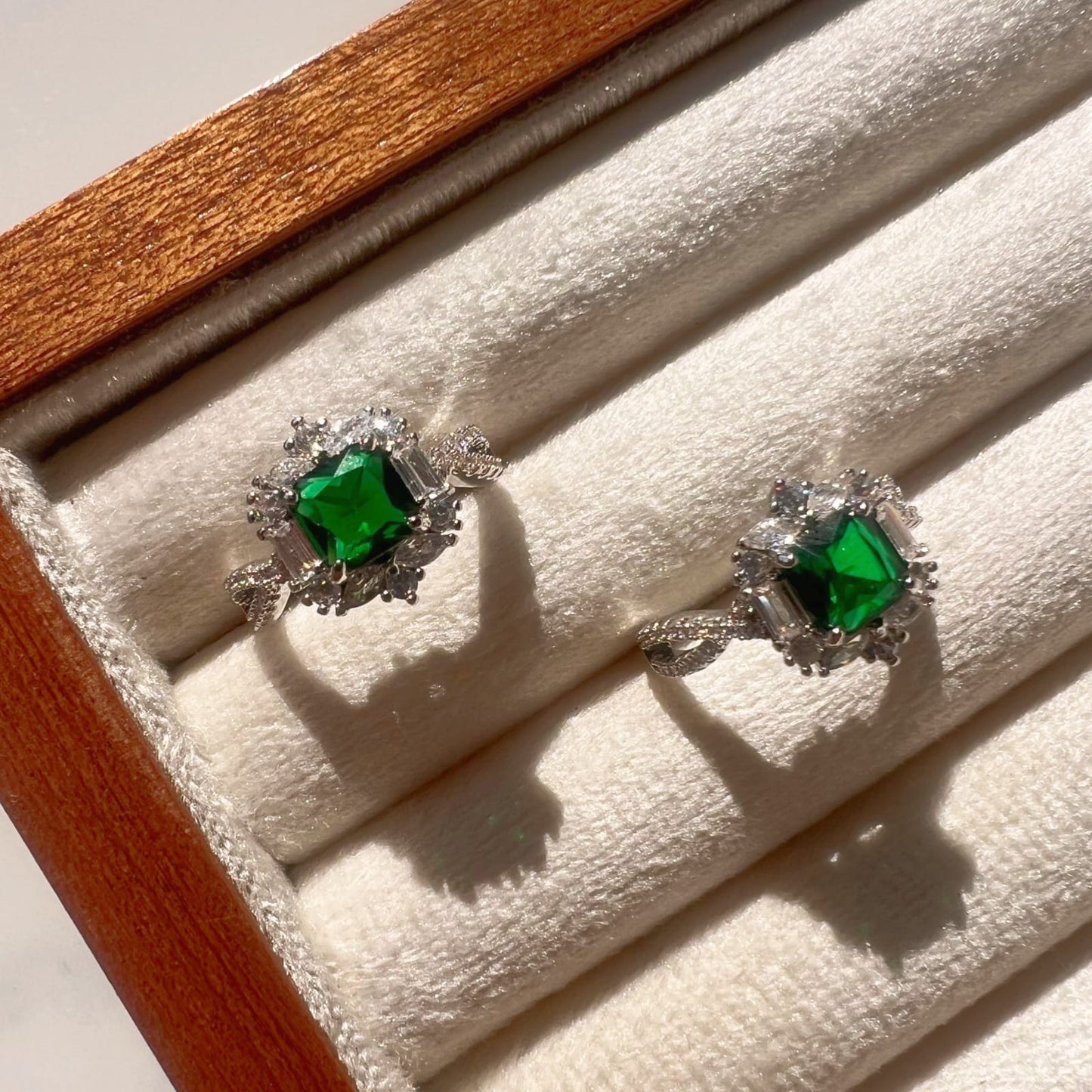 EMERALD AURA RING