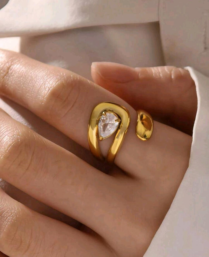 PEARL AND GOLD RING