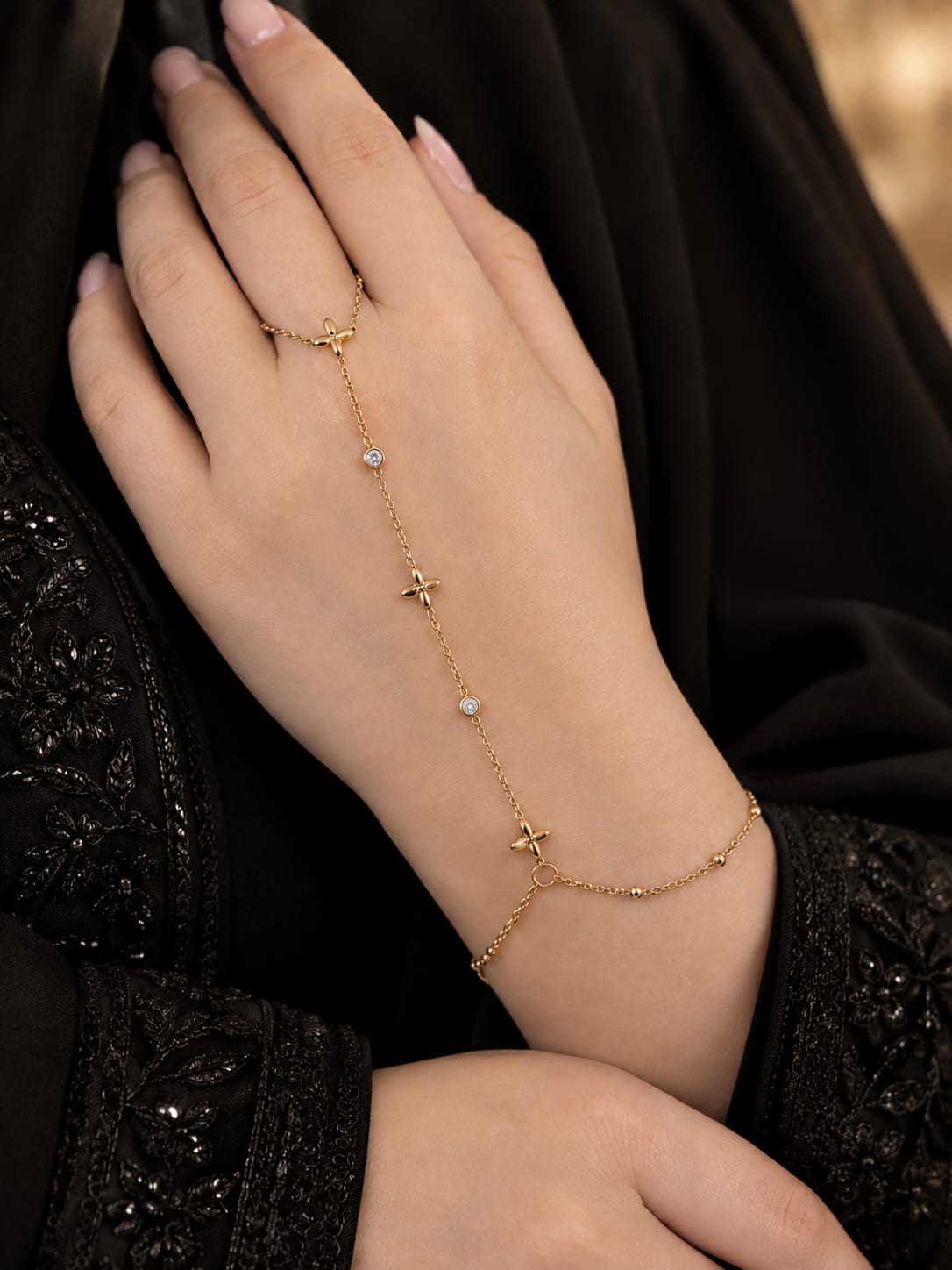Chic loop Hand Chain