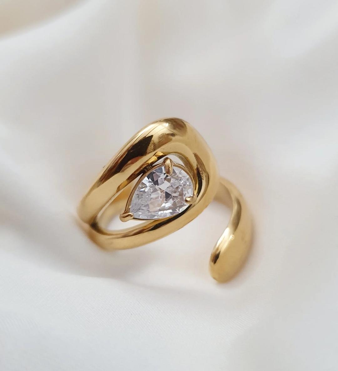 PEARL AND GOLD RING