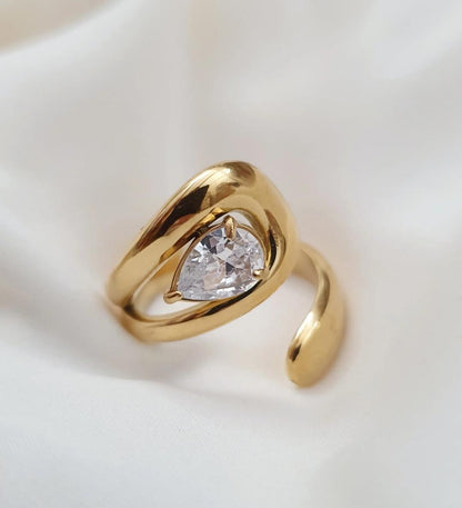 PEARL AND GOLD RING